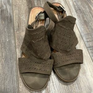 Seychelles Women's Green Brown Bora Faux Suede Chunky Block Heels Sling Back